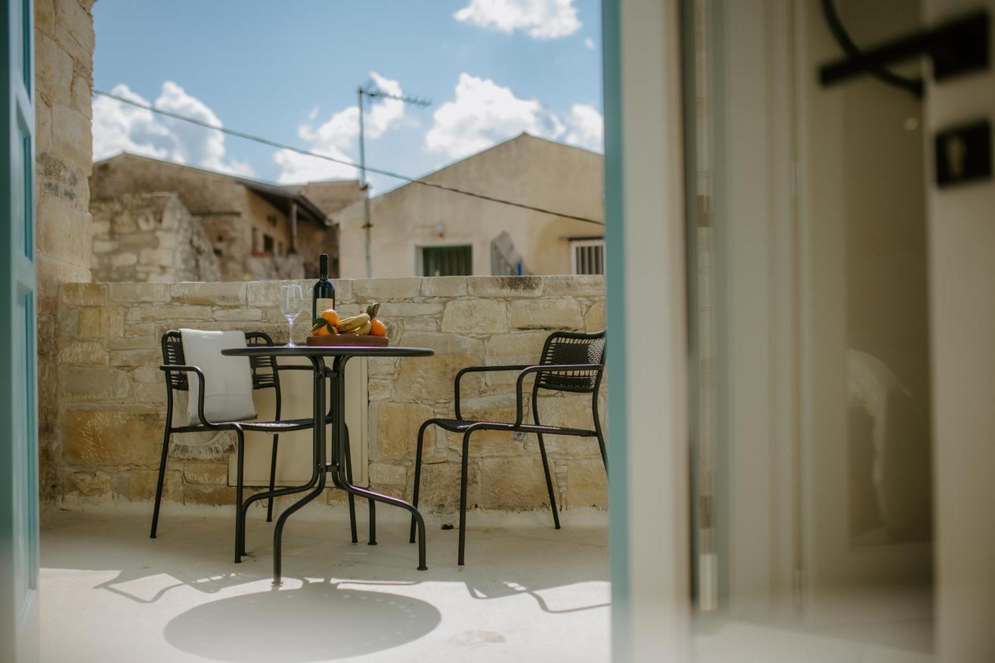 Smaragda'S Guest Rooms Limassol Exterior photo