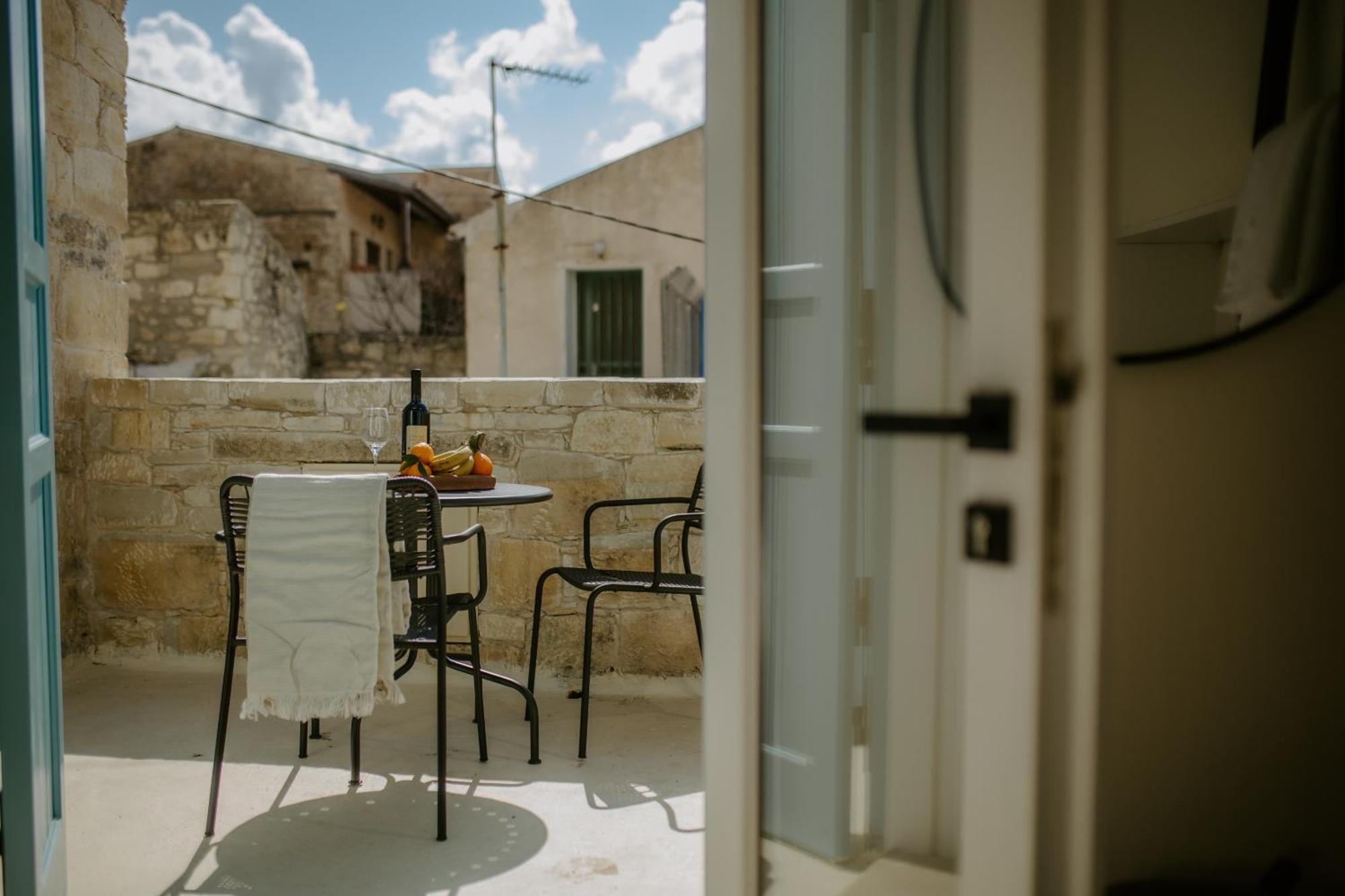 Smaragda'S Guest Rooms Limassol Exterior photo