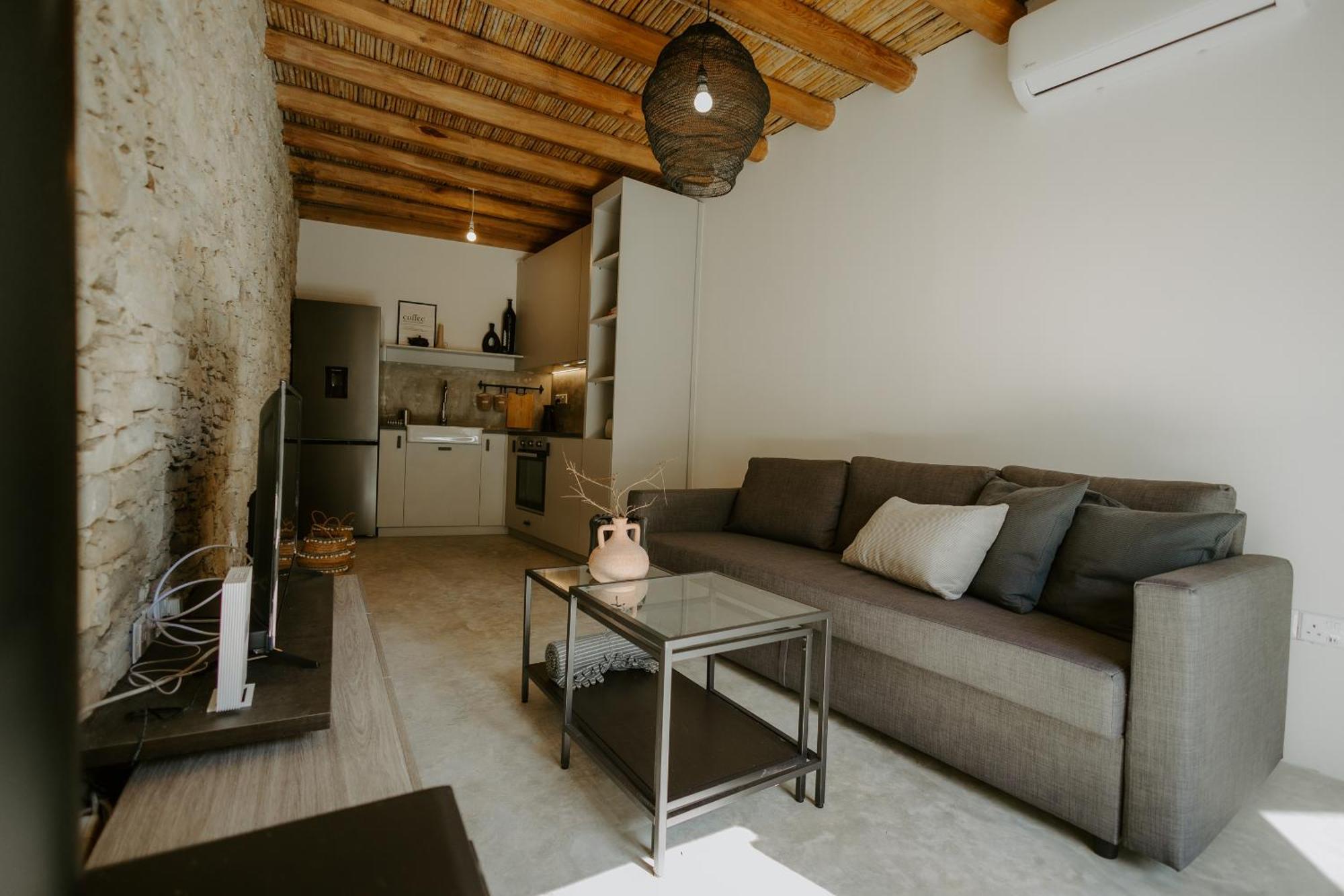 Smaragda'S Guest Rooms Limassol Exterior photo