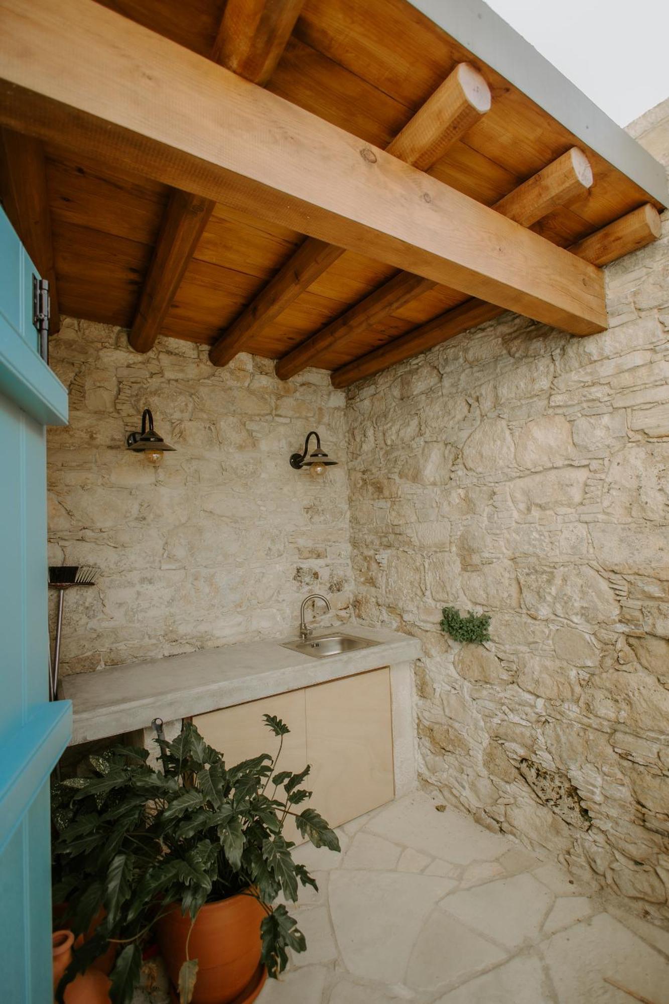 Smaragda'S Guest Rooms Limassol Exterior photo