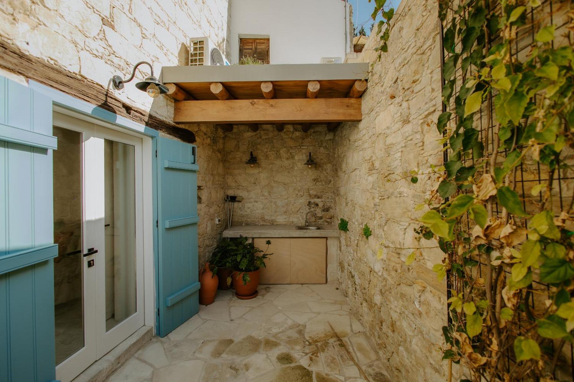 Smaragda'S Guest Rooms Limassol Exterior photo